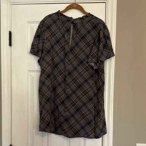 NWT Torrid Plaid Short Sleeve Tunic - Picture 2 of 4